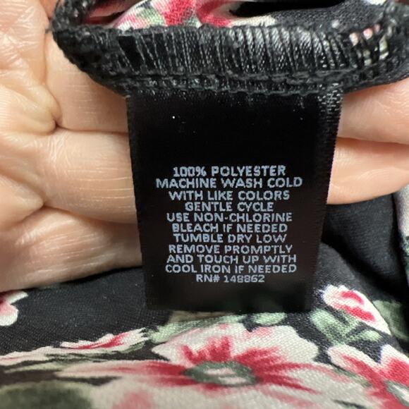 Torrid Blouse Size 4 Black Floral Georgette Flutter Short Sleeve Flowy Back Hem - Picture 8 of 9